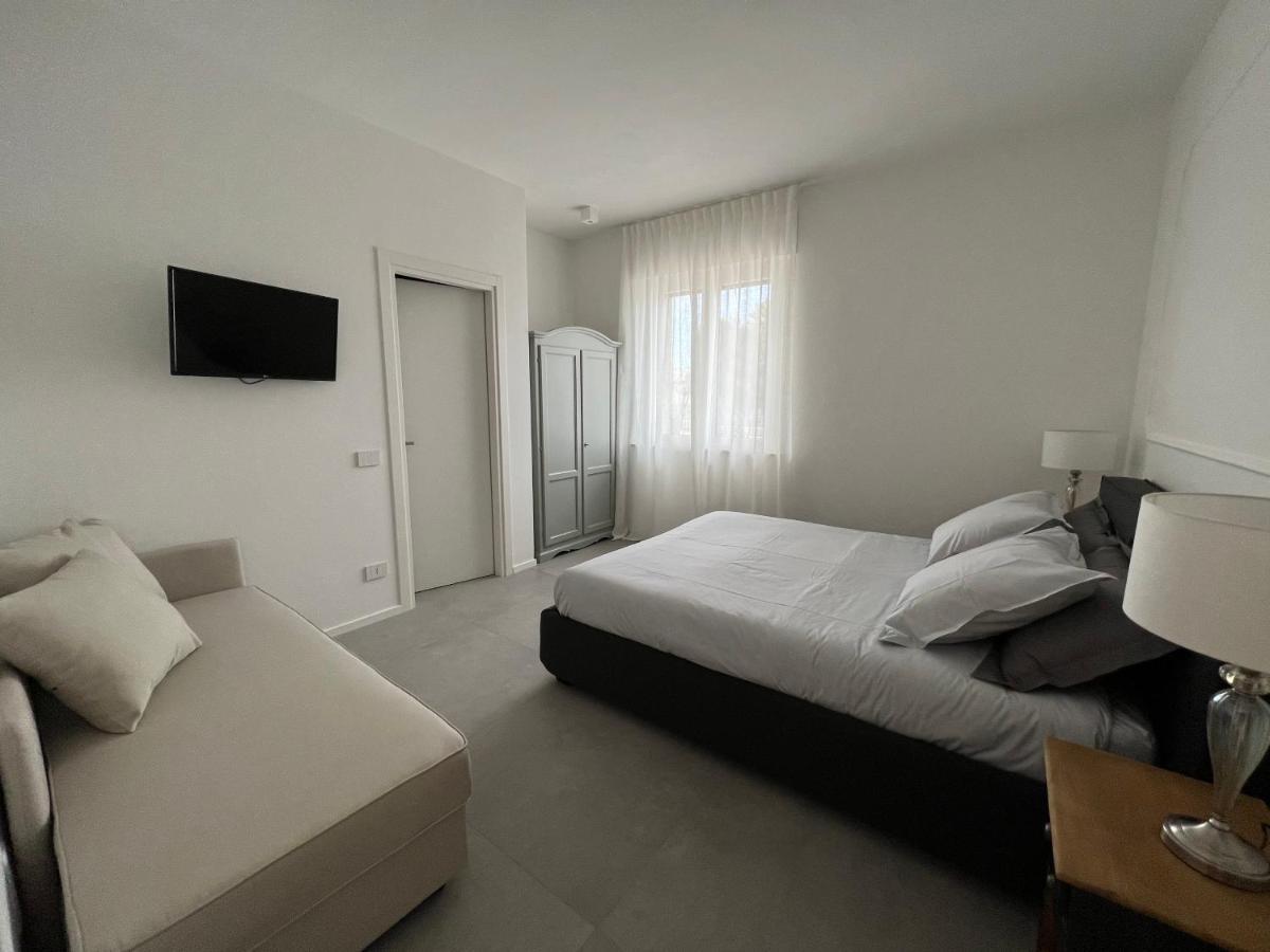 Villa Torrione - Apartments & Pool Чивитанова-Марке Экстерьер фото