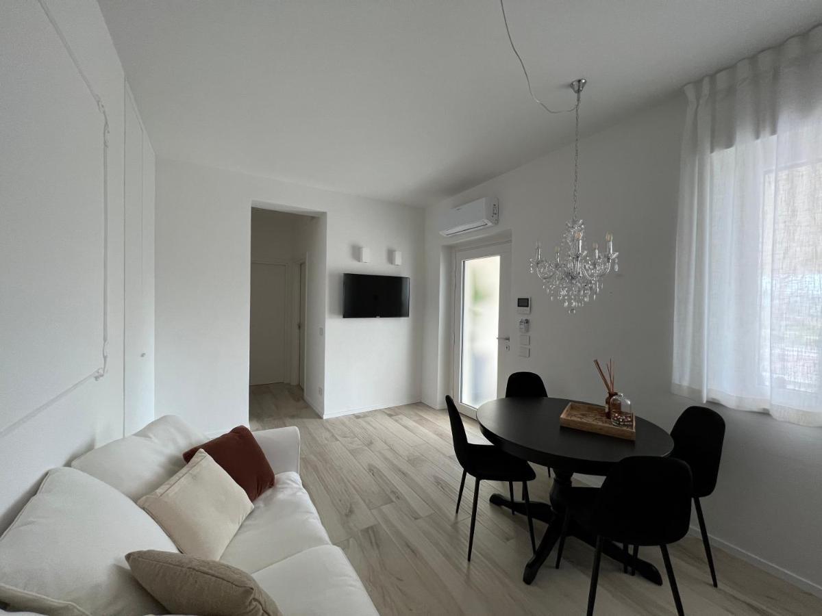 Villa Torrione - Apartments & Pool Чивитанова-Марке Экстерьер фото