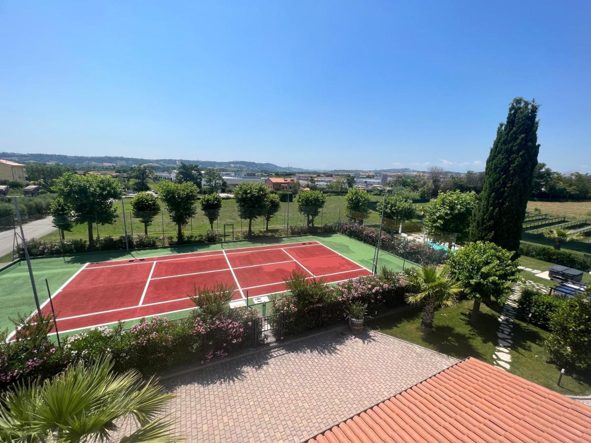 Villa Torrione - Apartments & Pool Чивитанова-Марке Экстерьер фото