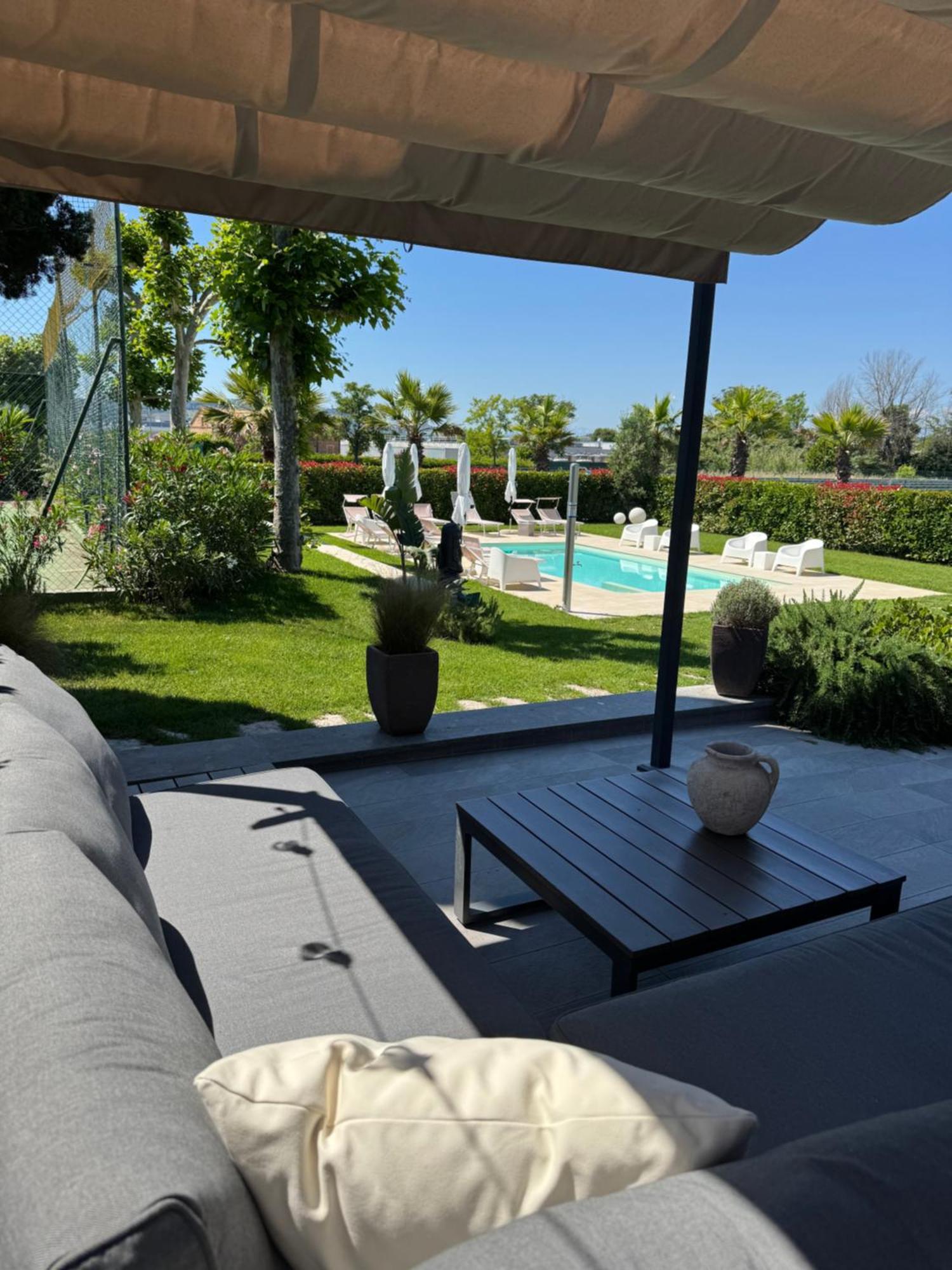 Villa Torrione - Apartments & Pool Чивитанова-Марке Экстерьер фото